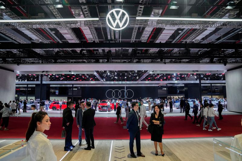 &copy; Reuters. FILE PHOTO: A view shows the booths of German carmakers Audi and Volkswagen at the Auto Shanghai show, in Shanghai, China, April 19, 2023. REUTERS/Aly Song/File Photo