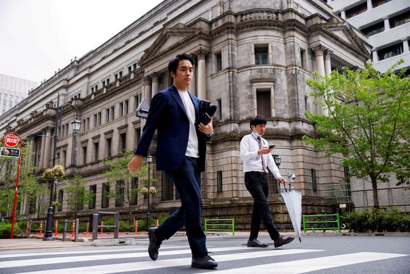 &copy; Reuters. FILE PHOTO: People walk in front of the bank of Japan building in Tokyo, Japan, April 7, 2023. REUTERS/Androniki Christodoulou//File Photo