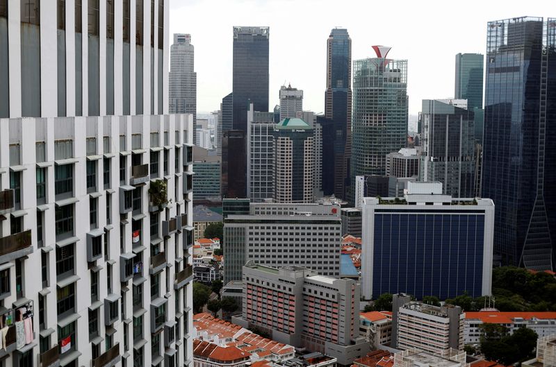 &copy; Reuters. FILE PHOTO: A view of the Pinnacle at Duxton public housing apartment blocks (L) beside the central business district in Singapore August 19, 2022. REUTERS/Edgar Su/File Photo