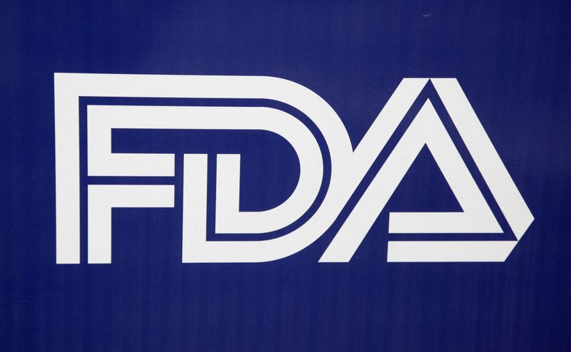 © Reuters. FILE PHOTO: The corporate logo of the U.S. Food and Drug Administration (FDA) is shown in Silver Spring, Maryland, November 4, 2009. REUTERS/Jason Reed/File Photo