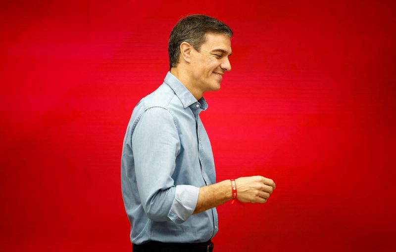 The Spanish Socialists lose their seats, after the votes of the expats are counted, making it more difficult to form a government