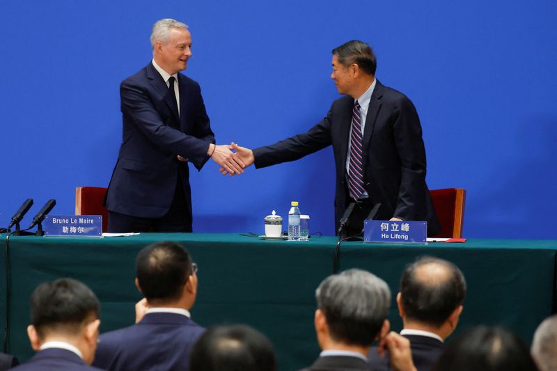 &copy; Reuters. Vice-premiê da China, He Lifeng, e o ministro das Finanças francês, Bruno Le Maire
29/07/2023
REUTERS/Thomas Peter