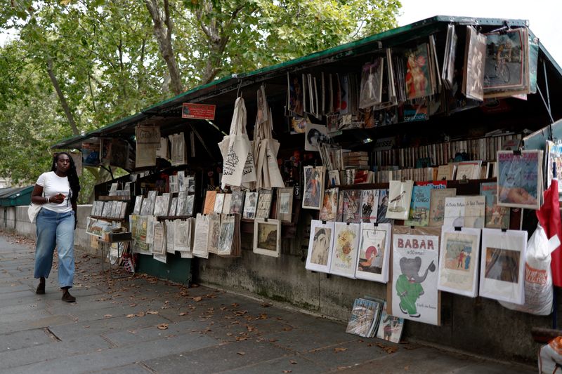 Olympics threaten to erase a symbol of Paris, say riverside booksellers
