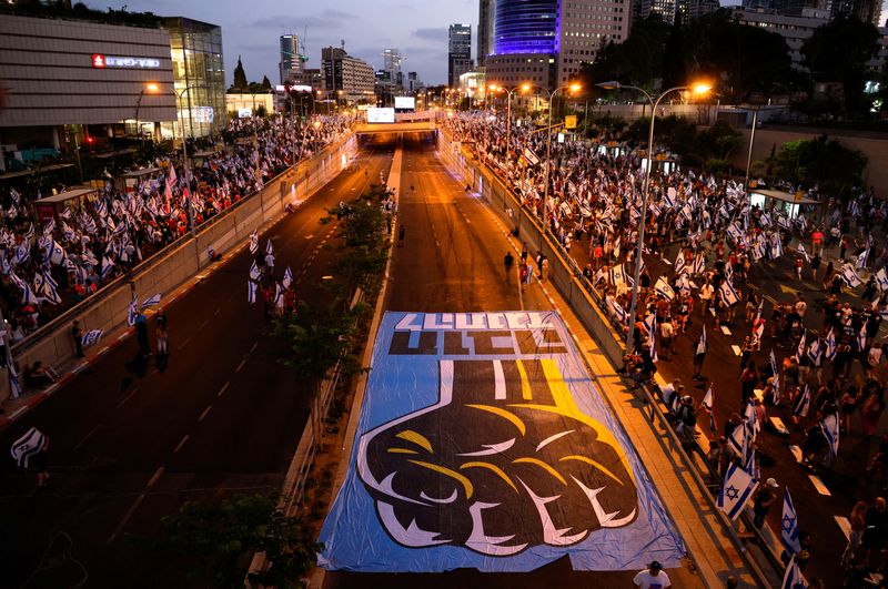 &copy; Reuters. Manifestação contra a reforma judicial em Tel Aviv
29/07/2023
REUTERS/Ammar Awad