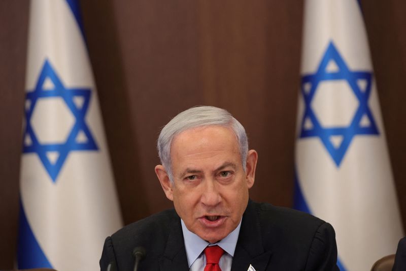 © Reuters. رئيس الوزراء الإسرائيلي بنيامين نتنياهو خلال اجتماع في القدس يوم الأحد. صورة لرويترز من مثل لوكالات الأنباء.

