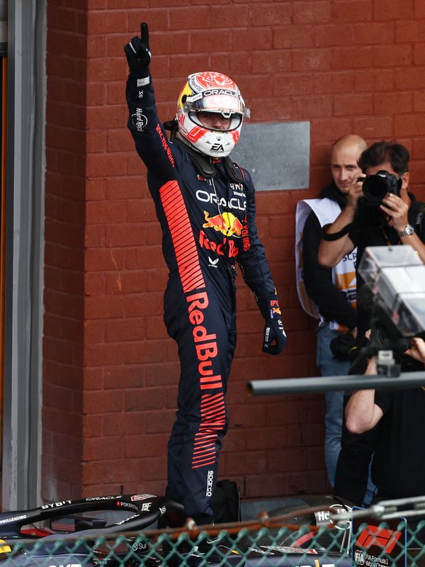 &copy; Reuters. ماكس فرستابن يحتفل بفوزه بسباق جائزة بلجيكا الكبرى في بلجيكا يوم الأحد. تصوير: ستيفاني لوكوك - رويترز.