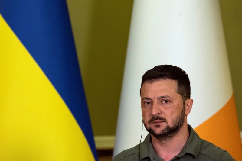 &copy; Reuters. FILE PHOTO: Ukraine's President Volodymyr Zelenskiy listens as he attends a meeting with Ireland's Prime Minister Leo Varadkar (not pictured) at Horodetskyi House, amid Russia's attack on Ukraine, in Kyiv, Ukraine July 19, 2023. REUTERS/Clodagh Kilcoyne/P