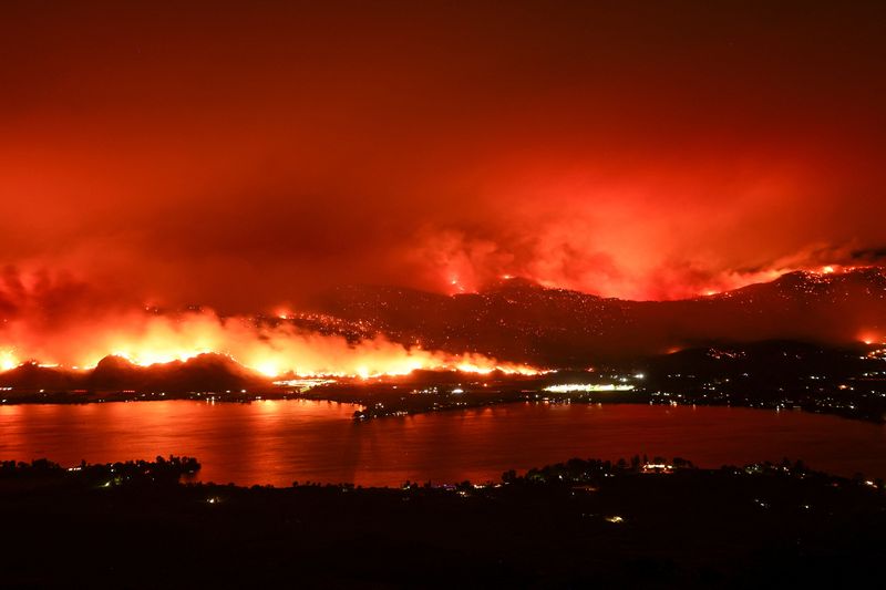 &copy; Reuters. Incêncio cruza fronteira dos EUA e afeta área de British Columbia, no Canadá
30/07/2023
REUTERS/Jesse Winter