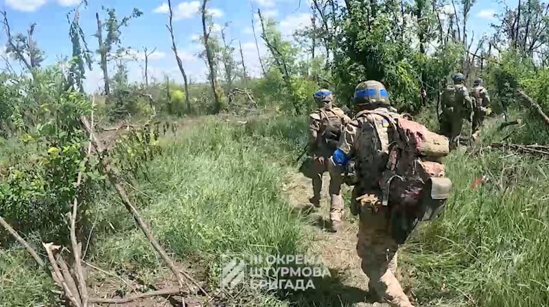 &copy; Reuters. ウクライナのマリャル国防次官は３１日、同国北東部がロシア軍の激しい攻撃にさらされているがウクライナ軍が抵抗を続け、一部地域では損失を出しながらもロシア軍を押し返していると