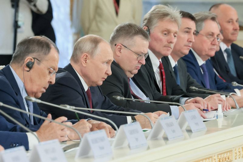 &copy; Reuters. الوفد الروسي المشارك في قمة روسيا-أفريقيا برئاسة فلاديمير بوتين في سان بطرسبرج يوم 29 يوليو تموز 2023. صورة لوكالة تاس حصلت عليها رويترز من طرف 
