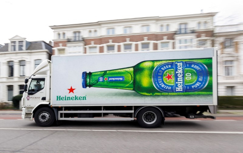 &copy; Reuters. FOTO DE ARCHIVO. El logo de la cerveza Heineken en un camión de reparto en Nijmegen, Países Bajos. 21 de marzo de 2023. REUTERS/Piroschka van de Wouw