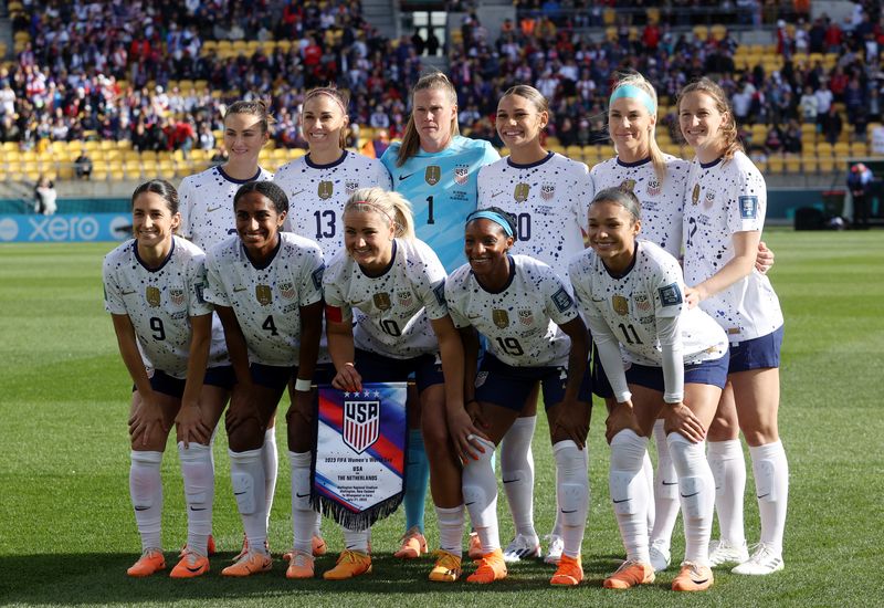 &copy; Reuters. Soccer Football - FIFA Women's World Cup Australia and New Zealand 2023 - Group E - United States v Netherlands - Wellington Regional Stadium, Wellington, New Zealand - July 27, 2023 United States players pose for a team group photo before the match REUTE