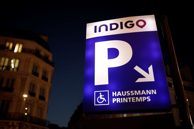 &copy; Reuters. FOTO DE ARCHIVO. Una señal de tráfico de un aparcamiento, operado por Indigo, en París, Francia. 14 de noviembre de 2018. REUTERS/Benoit Tessier