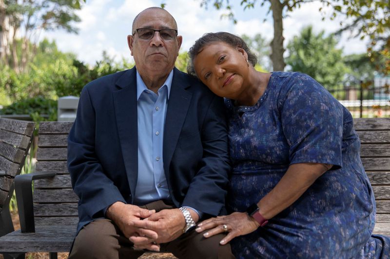 © Reuters. Barrington and Vickie Riley pose at the Emory University Brain Health Center in Atlanta, Georgia, U.S., July 12, 2023.  The Riley's, who have been married more than 35 years, participated in the Charlie and Harriet Shaffer Cognitive Empowerment Program. Barrington Riley has mild cognitive impairment. REUTERS/Alyssa Pointer