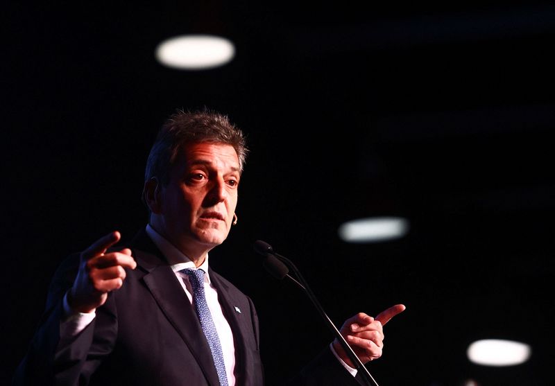 &copy; Reuters. FILE PHOTO: Presidential pre-candidate Sergio Massa speaks during his presentation at the 135th Argentine Rural Society's annual exposition, in Buenos Aires, Argentina July 24, 2023. REUTERS/Matias Baglietto/File Photo