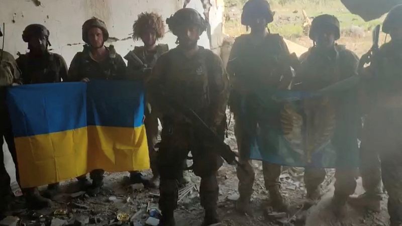&copy; Reuters. Ukrainian soldiers say they have recaptured the Ukrainian village of Staromaiorske, in Donetsk region, Ukraine, in this screen grab from video posted by Ukrainian President Volodymyr Zelenskiy and released on July 27, 2023.Telegram/V_Zelenskiy_official/vi