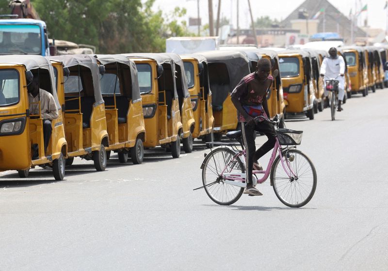 &copy; Reuters. FILE PHOTO: A man crosses the road on his bicycle at a taxi station in Adamawa state capital Yola, Nigeria February 23, 2023. REUTERS/Esa Alexander/File Photo