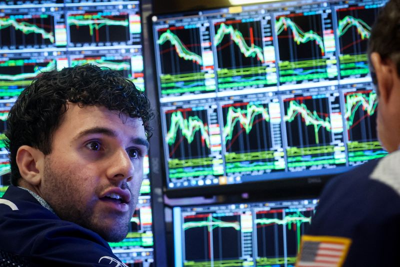&copy; Reuters. Traders work on the floor of the New York Stock Exchange (NYSE) in New York City, U.S., July 6, 2023.  REUTERS/Brendan McDermid