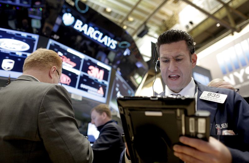 &copy; Reuters. Des traders de la Bourse de New York, aux Etats-Unis. /Photo prise le 7 janvier 2016/REUTERS/Brendan McDermid