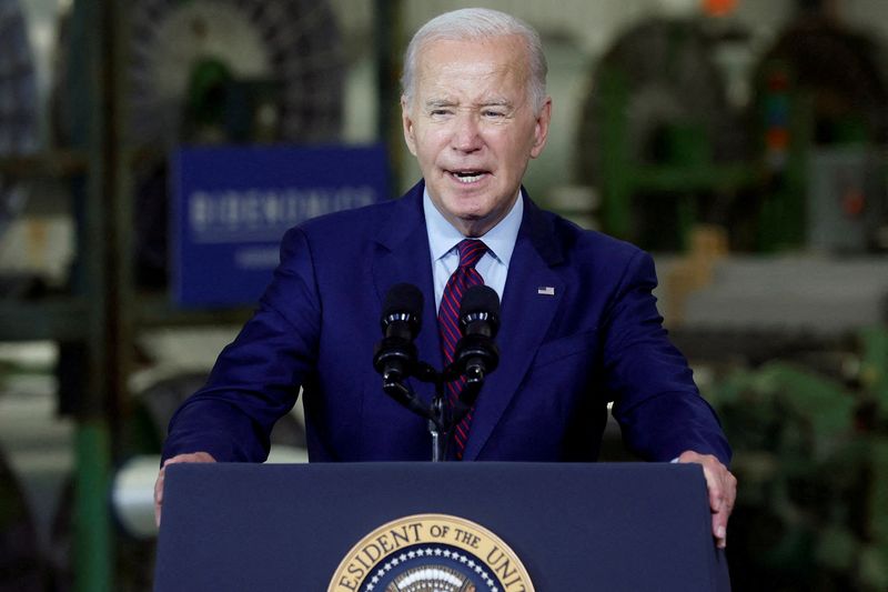 &copy; Reuters. FILE PHOTO: U.S. President Joe Biden delivers remarks on the economy at Auburn Manufacturing, a company that produces heat- and fire-resistant fabrics for a range of industrial uses in the U.S. and abroad, in Auburn, Maine, U.S. July 28, 2023. REUTERS/Jon