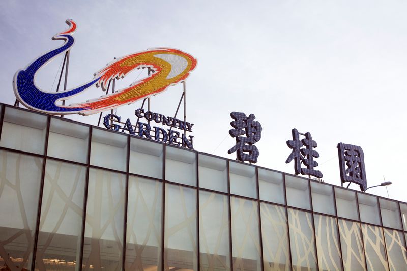 &copy; Reuters. FILE PHOTO-The logo of property developer Country Garden is seen on a building in Dalian, Liaoning province, China May 7, 2017. REUTERS/Stringer/File Photo