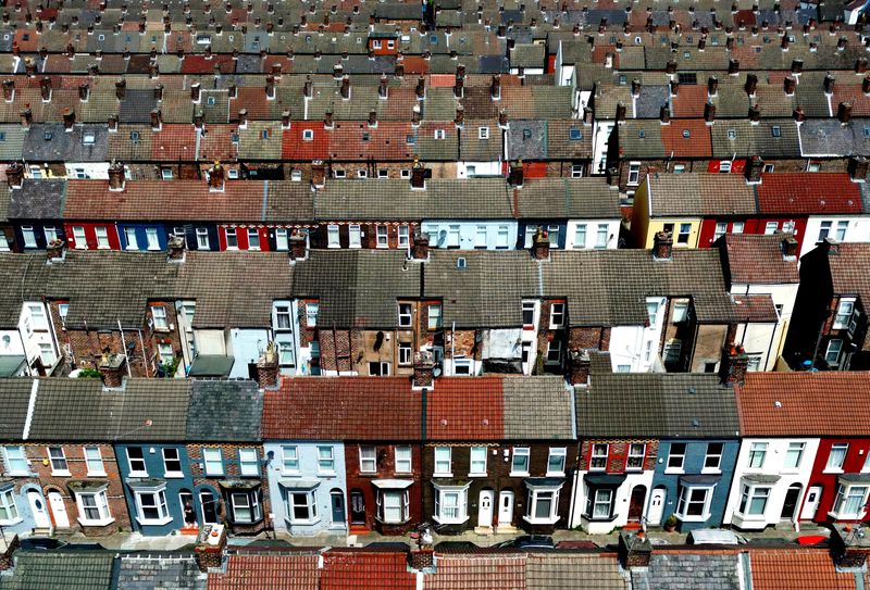 &copy; Reuters. FILE PHOTO: Terraced houses are seen in Liverpool, Merseyside, Britain May 28, 2023. REUTERS/Carl Recine/File photo