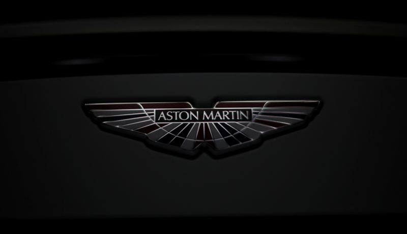 &copy; Reuters. FILE PHOTO: The Aston Martin logo is seen on a V12 Vantage car at the company’s factory in Gaydon, Britain, March 16, 2022. Picture taken March 16, 2022. REUTERS/Phil Noble