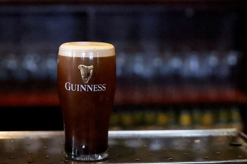 &copy; Reuters. FILE PHOTO: A pint of Guinness is seen on the counter of a pub, in Dublin, Ireland March 20, 2023. REUTERS/Clodagh Kilcoyne/File Photo
