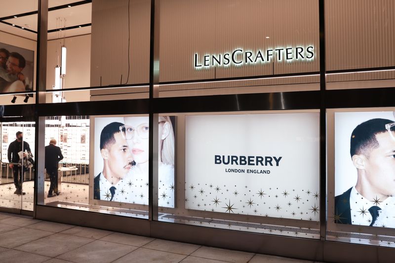 &copy; Reuters. FILE PHOTO: People are pictured in a LensCrafters store, a brand owned by EssilorLuxottica SA, in Manhattan, New York City, U.S., November 30, 2021. REUTERS/Andrew Kelly/File Photo