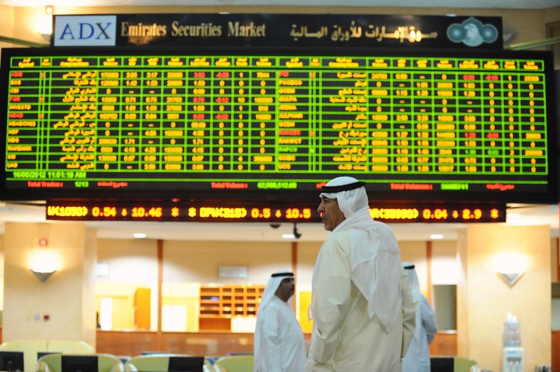 &copy; Reuters. سوق الإمارات للأوراق المالية في صورة من أرشيف رويترز