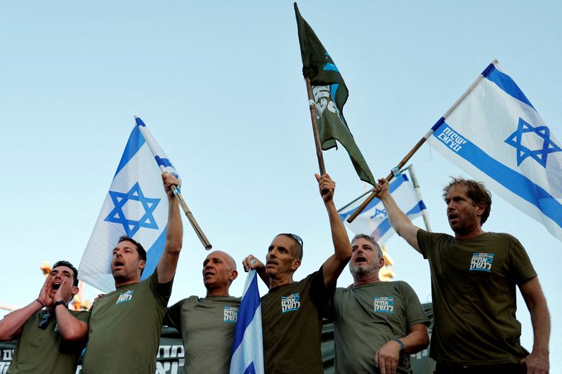 &copy; Reuters. Reservistas das Forças Armadas de Israel protestam contra reforma do Judiciário
19/07/2023
REUTERS/Amir Cohen