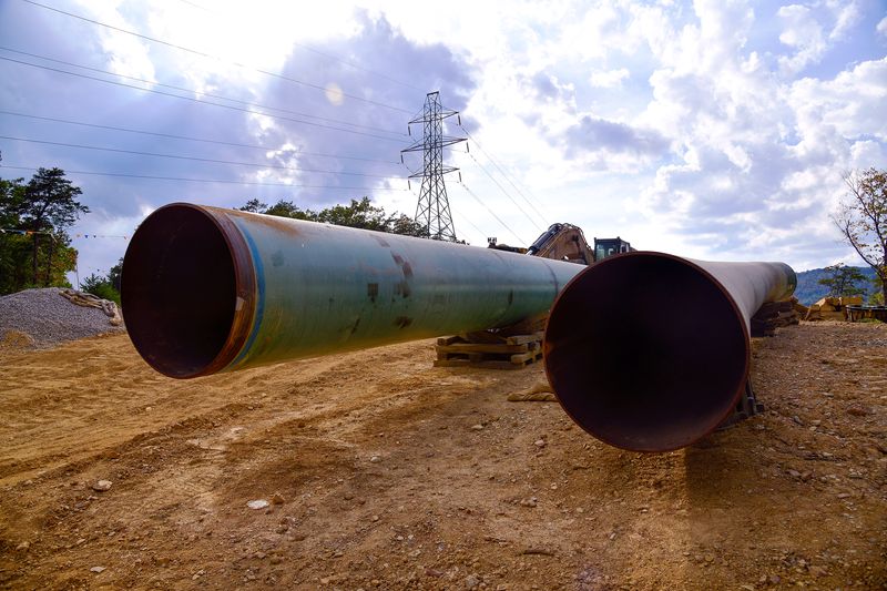 &copy; Reuters. FILE PHOTO: Lengths of pipe wait to be laid in the ground along the under-construction Mountain Valley Pipeline near Elliston, Virginia, U.S. September 29, 2019. REUTERS/Charles Mostoller/File Photo