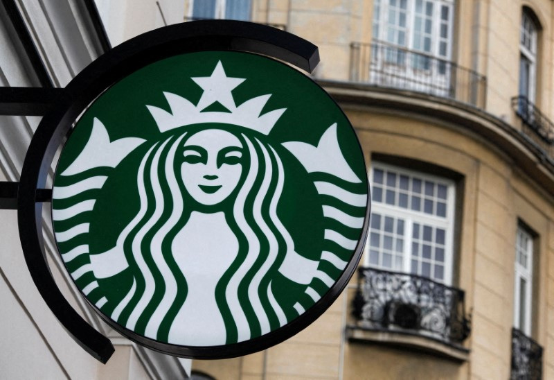 &copy; Reuters. FILE PHOTO: The Starbucks logo is seen outside the new Starbucks cafe in Warsaw March 6, 2011.  REUTERS/Kacper Pempel