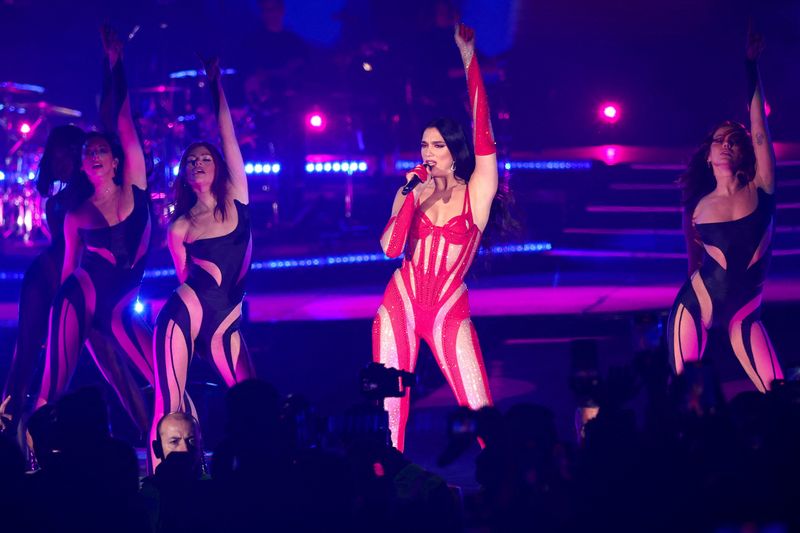 &copy; Reuters. Cantora Dua Lipa em show na Albânia
28/11/2022 REUTERS/Florion Goga/Arquivo