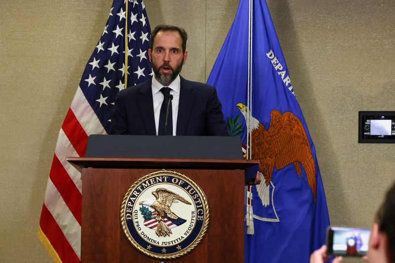 &copy; Reuters. U.S. Special Counsel Jack Smith makes a statement to reporters after a grand jury returned an indictment of former U.S. President Donald Trump in the special counsel's investigation of efforts to overturn his 2020 election defeat, at Smith's offices in Wa