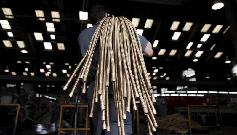 &copy; Reuters.     ブラジル地理統計院（ＩＢＧＥ）が８月１日発表した６月の鉱工業生産は、前月比０．１％増加した。ロイターがまとめたエコノミスト予想は０．１％の減少だった。サンパウロの合金