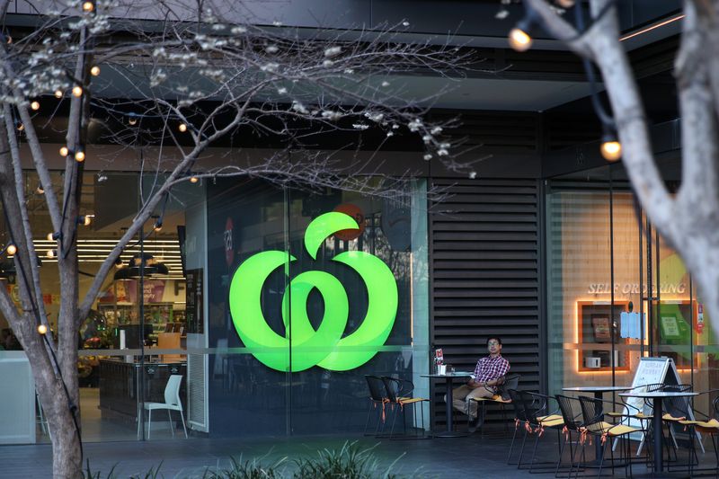 &copy; Reuters. FILE PHOTO: A man sits outside a Woolworths supermarket following the easing of restrictions implemented to curb the spread of the coronavirus disease (COVID-19) in Sydney, Australia, June 16, 2020. Picture taken June 16, 2020.  REUTERS/Loren Elliott/file