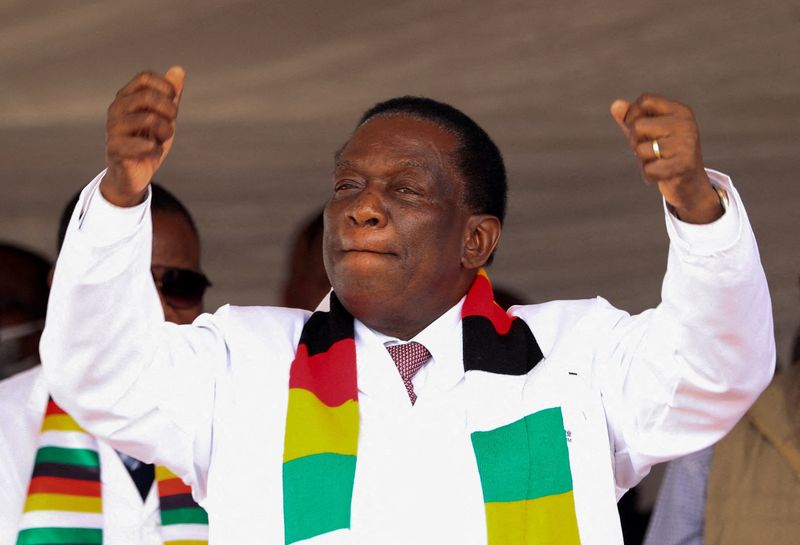 &copy; Reuters. FILE PHOTO: Zimbabwe's President Emmerson Mnangagwa attends the event to commission the Prospect Lithium mine and processing plant in Goromonzi, Zimbabwe July 5, 2023. REUTERS/Philimon Bulawayo/File Photo