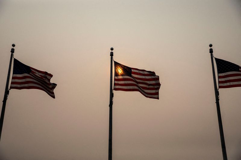 &copy; Reuters. Des drapeaux américains flottent à Washington. /Photo prise le 8 juin 2023/REUTERS/Amanda Andrade-Rhoades