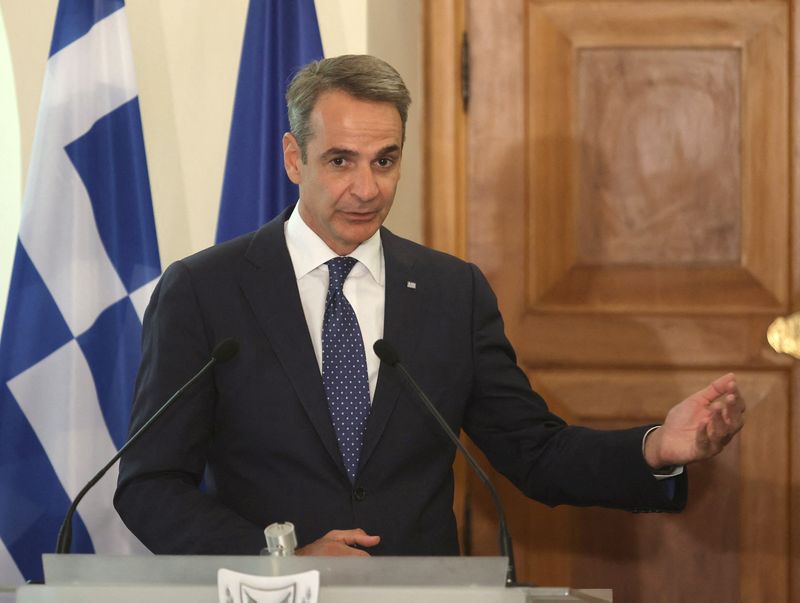 &copy; Reuters. Greek Prime Minister Kyriakos Mitsotakis attends a news conference with Cyprus President Nikos Christodoulides at the Presidential Palace in Nicosia, Cyprus July 31, 2023. REUTERS/Yiannis Kourtoglou/Pool