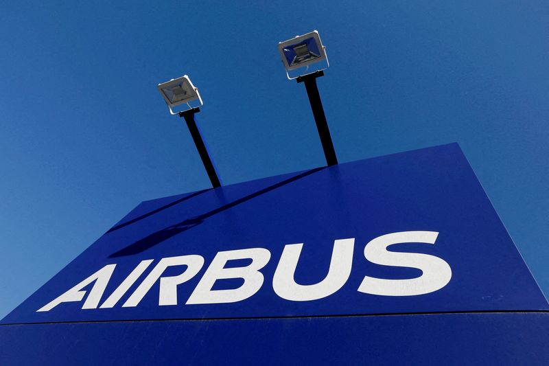 &copy; Reuters. Photo d'archives du logo Airbus à Blagnac, en France. /Photo prise le 20 mars 2019/REUTERS/Regis Duvignau