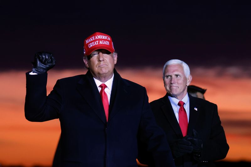 © Reuters. FILE PHOTO: U.S. President Donald Trump and Vice President Mike Pence attend a campaign rally at Cherry Capital Airport in Traverse City, Michigan, U.S., November 2, 2020. REUTERS/Carlos Barria/File Photo