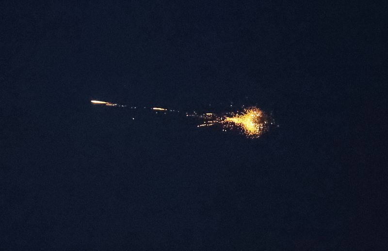 &copy; Reuters. انفجار طائرة مسيرة في في سماء كييف مع استمرار الغزو الروسي لأوكرانيا في منطقة كييف يوم الأربعاء. تصوير: جليب جارانيش - رويترز. 