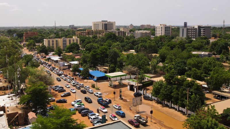 &copy; Reuters. FILE PHOTO: An aerial view of traffic on a street in the capital Niamey, Niger July 28, 2023. REUTERS/Souleymane Ag Anara 