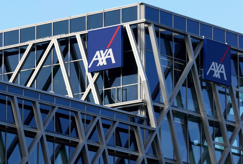 &copy; Reuters. FOTO DE ARCHIVO. El logo de la aseguradora y banco AXA Belgium en Bruselas, Bélgica. 25 de febrero 2023. REUTERS/Yves Herman