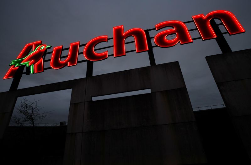 &copy; Reuters. Le logo du supermarché Auchan à Saint-Sébastien-sur-Loire près de Nantes, en France. /Photo prise le 1er février 2022/REUTERS/Stéphane Mahé