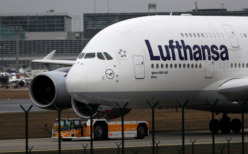 &copy; Reuters. FILE PHOTO: An Airbus A380 of German air carrier Lufthansa is seen at the airport in Frankfurt, Germany, February 12, 2019.  REUTERS/Kai Pfaffenbach/File Photo