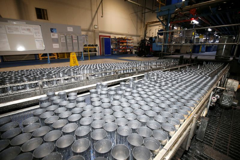 &copy; Reuters. Aluminium cans leave the production line at Ball Corporation, Wakefield, Britain, October 18, 2019. REUTERS/Andrew Yates/File Photo