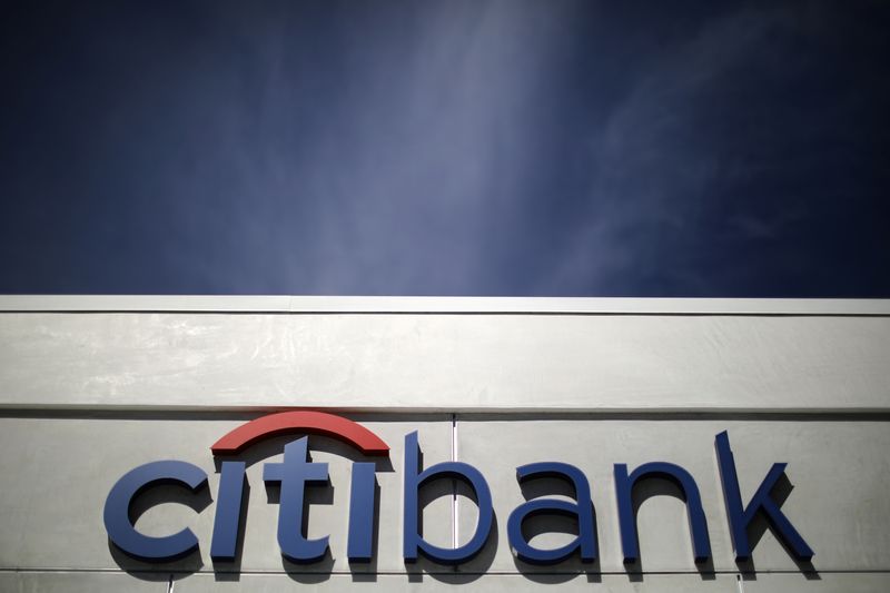 &copy; Reuters. FOTO DE ARCHIVO: Una sucursal de Citibank se ve en Santa Mónica, California, Estados Unidos 19 de marzo de 2018. REUTERS/Lucy Nicholson