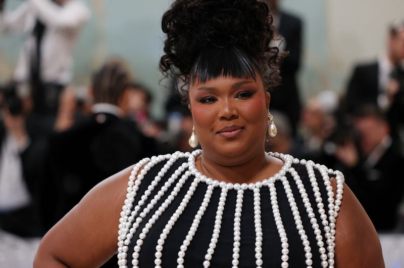 &copy; Reuters. FILE PHOTO: Lizzo poses at the Met Gala, an annual fundraising gala held for the benefit of the Metropolitan Museum of Art's Costume Institute with this year's theme "Karl Lagerfeld: A Line of Beauty", in New York City, New York, U.S., May 1, 2023/File Ph